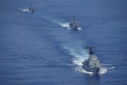 Biên đội tàu hộ vệ lớp Khang Định và tàu hộ vệ lớp Perry