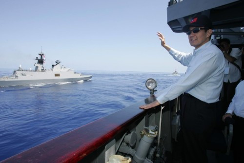 Tổng thống Đài Loan Mã Anh Cửu tham gia duyệt binh trên biển