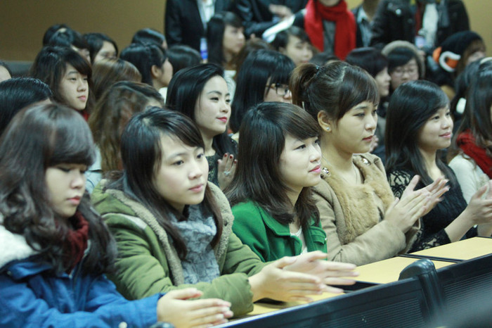 Hơn 100 thí sinh dự thi Miss FU (FPT University) có mặt trong buổi phổ biến lịch trình, thông tin xung quanh cuộc thi. >>Nhan sắc ngọt ngào của Hoa khôi Bích Khanh >>Ngẩn ngơ trước nhan sắc của Mỹ Nhân >> Ngắm vẻ đẹp căng tràn của Lê Hoàng Bảo Trân >>Thục Vy - Á khôi cực xinh trên đất Sài thành Hơn 100 thí sinh dự thi Miss FU (FPT University) có mặt trong buổi phổ biến lịch trình, thông tin xung quanh cuộc thi. >>Nhan sắc ngọt ngào của Hoa khôi Bích Khanh >>Ngẩn ngơ trước nhan sắc của Mỹ Nhân >> Ngắm vẻ đẹp căng tràn của Lê Hoàng Bảo Trân >>Thục Vy - Á khôi cực xinh trên đất Sài thành