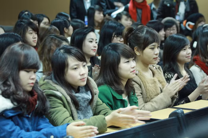 Hơn 100 thí sinh dự thi Miss FU (FPT University) có mặt trong buổi phổ biến lịch trình, thông tin xung quanh cuộc thi. >>Nhan sắc ngọt ngào của Hoa khôi Bích Khanh >>Ngẩn ngơ trước nhan sắc của Mỹ Nhân >> Ngắm vẻ đẹp căng tràn của Lê Hoàng Bảo Trân >>Thục Vy - Á khôi cực xinh trên đất Sài thành