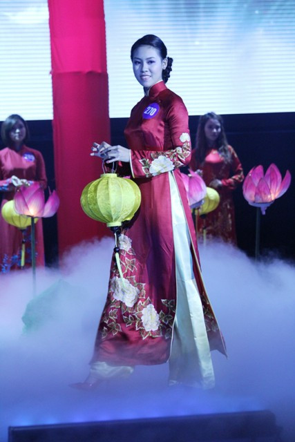 Với mục đích tạo ra sân chơi lành mạnh, bổ ích cho sinh viên trong toàn trường, tôn vinh vẻ đẹp trí tuệ, Đại học FPT đã tổ chức cuộc thi Miss FU 2012.