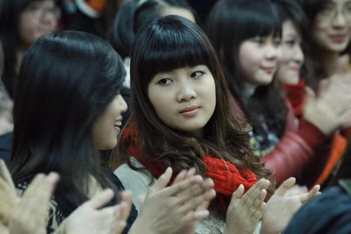 Miss FU năm nay của ĐH FPT được chia thành các vòng sơ loại, vòng sơ khảo và vòng chung kết. Mỗi vòng thi đã đón nhận rất nhiều thí sinh đăng kí, thậm chí 2 thí sinh đang học tại Philipines cũng gửi ảnh tham dự. >>Nhan sắc ngọt ngào của Hoa khôi Bích Khanh >>Ngẩn ngơ trước nhan sắc của Mỹ Nhân >> Ngắm vẻ đẹp căng tràn của Lê Hoàng Bảo Trân >>Thục Vy - Á khôi cực xinh trên đất Sài thành