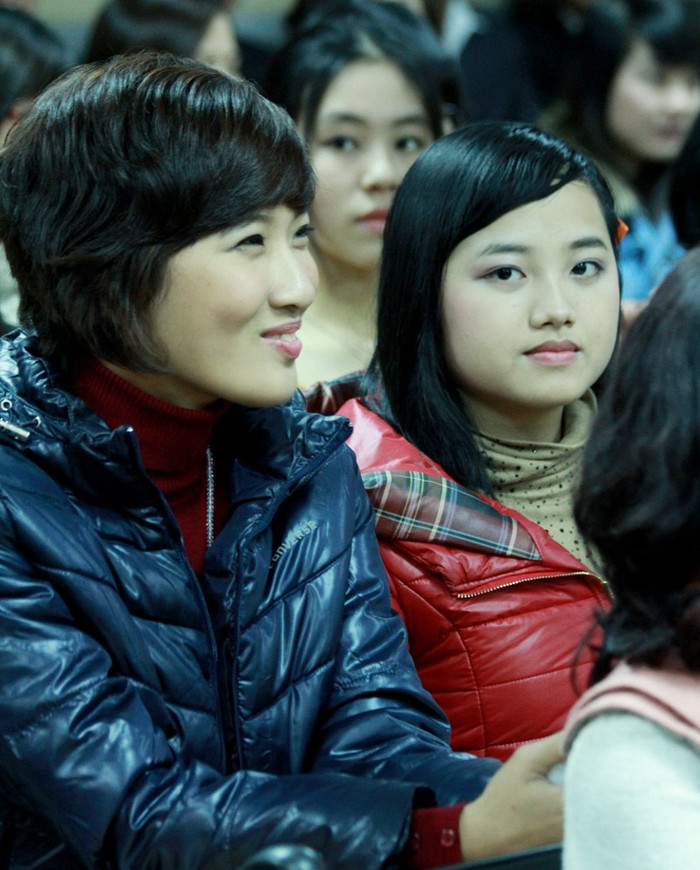 Các thí sinh đều lộng lẫy và tươi vui trong buổi ra mắt sau vòng thi sơ khảo. >>Nhan sắc ngọt ngào của Hoa khôi Bích Khanh >>Ngẩn ngơ trước nhan sắc của Mỹ Nhân >> Ngắm vẻ đẹp căng tràn của Lê Hoàng Bảo Trân >>Thục Vy - Á khôi cực xinh trên đất Sài thành Các thí sinh đều lộng lẫy và tươi vui trong buổi ra mắt sau vòng thi sơ khảo. >>Nhan sắc ngọt ngào của Hoa khôi Bích Khanh >>Ngẩn ngơ trước nhan sắc của Mỹ Nhân >> Ngắm vẻ đẹp căng tràn của Lê Hoàng Bảo Trân >>Thục Vy - Á khôi cực xinh trên đất Sài thành