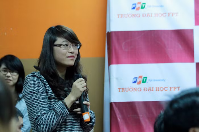 Buổi ra mắt cũng là lúc để nhiều thí sinh có thể thắc mắc nhiều câu hỏi gửi BTC. >>Nhan sắc ngọt ngào của Hoa khôi Bích Khanh >>Ngẩn ngơ trước nhan sắc của Mỹ Nhân >> Ngắm vẻ đẹp căng tràn của Lê Hoàng Bảo Trân >>Thục Vy - Á khôi cực xinh trên đất Sài thành