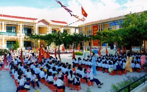 Theo Quy định mới, trường tiểu học đạt chất lượng tối thiểu phải có tỷ lệ học sinh xếp loại khá đạt ít nhất 30%; xếp loại giỏi đạt ít nhất 5%. Ảnh minh họa. Theo Quy định mới, trường tiểu học đạt chất lượng tối thiểu phải có tỷ lệ học sinh xếp loại khá đạt ít nhất 30%; xếp loại giỏi đạt ít nhất 5%. Ảnh minh họa.