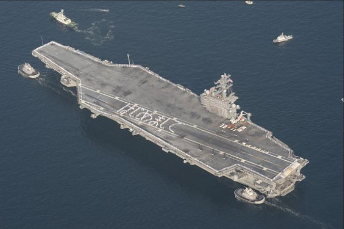 Ngày 1 tháng 10 năm 2015, tàu sân bay USS Ronald Reagan CVN 76, Hải quân Mỹ đến quân cảng Yokosuka, Nhật Bản