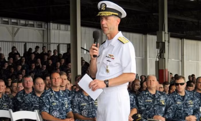 Tân Tham mưu trưởng Hải quân Mỹ John Richardson ở Hawaii ngày 13 tháng 10 năm 2015