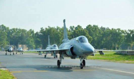 Máy bay chiến đấu JF-17 Kiêu Long do Trung Quốc và Pakistan phát triển, hiện chỉ biên chế trong Quân đội Pakistan Máy bay chiến đấu JF-17 Kiêu Long do Trung Quốc và Pakistan phát triển, hiện chỉ biên chế trong Quân đội Pakistan