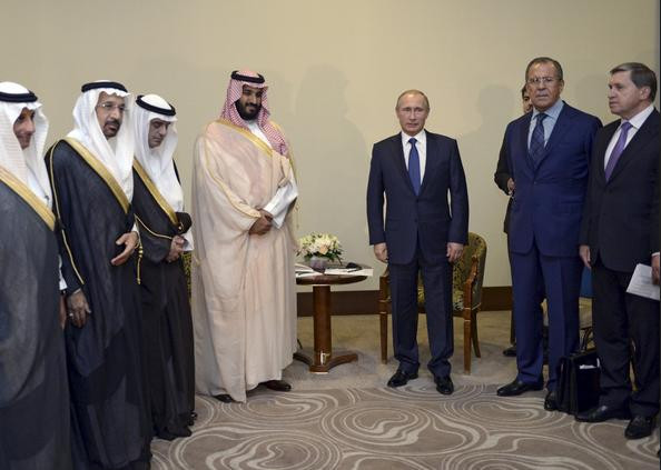 Thứ trưởng Quốc phòng Saudi Arabia Mohammed bin Salman bin Abdulaziz Al Saud vừa đến Nga, hội kiến với Tổng thống Nga Vladimir Putin vào ngày 11 tháng 10. Tham gia cuộc gặp có Ngoại trưởng và Bộ trưởng Năng lượng Nga. Thứ trưởng Quốc phòng Saudi Arabia Mohammed bin Salman bin Abdulaziz Al Saud vừa đến Nga, hội kiến với Tổng thống Nga Vladimir Putin vào ngày 11 tháng 10. Tham gia cuộc gặp có Ngoại trưởng và Bộ trưởng Năng lượng Nga.