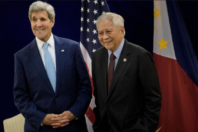 Ngoại trưởng Mỹ John Kerry và người đồng cấp Philippines Ngoại trưởng Mỹ John Kerry và người đồng cấp Philippines