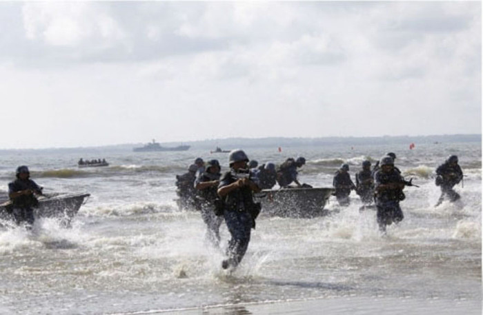 Tham vọng bành trướng, bá quyền của Trung Quốc đang có tính chất không giới hạn, cứ nhìn vào các hành động cụ thể của Trung Quốc sẽ thấy. Trong hình là Hạm đội Nam Hải, Hải quân Trung Quốc tiến hành diễn tập đổ bộ đánh chiếm đảo đá (ảnh tư liệu) Tham vọng bành trướng, bá quyền của Trung Quốc đang có tính chất không giới hạn, cứ nhìn vào các hành động cụ thể của Trung Quốc sẽ thấy. Trong hình là Hạm đội Nam Hải, Hải quân Trung Quốc tiến hành diễn tập đổ bộ đánh chiếm đảo đá (ảnh tư liệu)