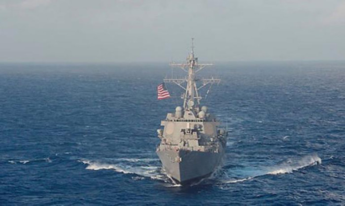 Ngày 27 tháng 10 năm 2015, tàu khu trục USS Lassen DDG-82 Hải quân Mỹ đi vào vùng biển 12 hải lý của đá ngầm do Trung Quốc xâm chiếm của Việt Nam ở quần đảo Trường Sa. Ngày 27 tháng 10 năm 2015, tàu khu trục USS Lassen DDG-82 Hải quân Mỹ đi vào vùng biển 12 hải lý của đá ngầm do Trung Quốc xâm chiếm của Việt Nam ở quần đảo Trường Sa.