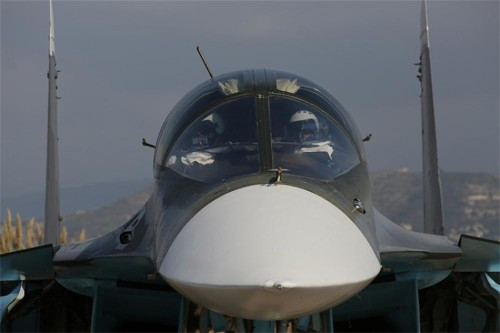 Máy bay quân sự Nga chuẩn bị xuất kích Máy bay quân sự Nga chuẩn bị xuất kích