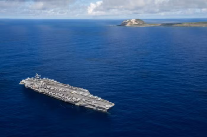 Mỹ đã triển khai tàu sân bay động cơ hạt nhân USS Ronald Reagan ở Nhật Bản để triển khai các hành động quân sự ở các vùng biển của Tây Thái Bình Dương, được cho là nhằm đối phó Trung Quốc. Mỹ đã triển khai tàu sân bay động cơ hạt nhân USS Ronald Reagan ở Nhật Bản để triển khai các hành động quân sự ở các vùng biển của Tây Thái Bình Dương, được cho là nhằm đối phó Trung Quốc.