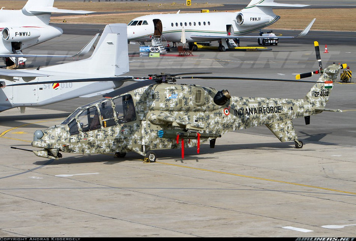 Máy bay trực thăng vũ trang LCH do Ấn Độ tự chế tạo, thử nghiệm ở căn cứ không quân Leh (nguồn báo Hoàn Cầu, Trung Quốc) Máy bay trực thăng vũ trang LCH do Ấn Độ tự chế tạo, thử nghiệm ở căn cứ không quân Leh (nguồn báo Hoàn Cầu, Trung Quốc)