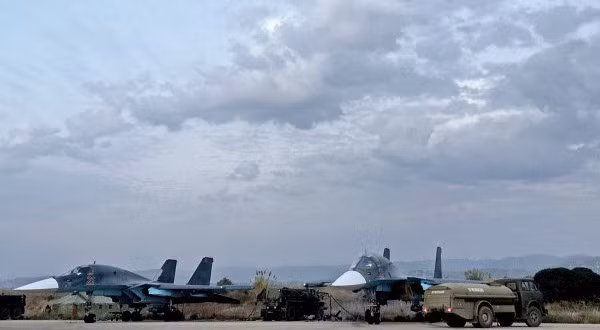Máy bay chiến đấu ném bom Su-34 Nga ở Syria trong trạng thái chuẩn bị không kích IS (nguồn Thời báo Hoàn Cầu, Trung Quốc) Máy bay chiến đấu ném bom Su-34 Nga ở Syria trong trạng thái chuẩn bị không kích IS (nguồn Thời báo Hoàn Cầu, Trung Quốc)