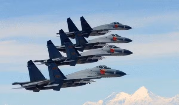 Máy bay chiến đấu Trung Quốc được minh họa trên tờ "Thời báo Hoàn Cầu" Trung Quốc