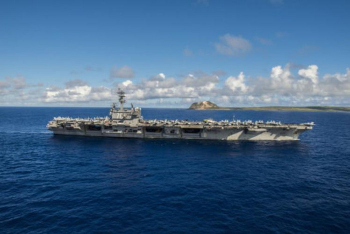 Ngày 1 tháng 10 năm 2015, tàu sân bay động cơ hạt nhân USS Ronald Reagan CVN 76 của Hạm đội 7, Hải quân Mỹ đến căn cứ Yokosuka ở Nhật Bản. Ngày 1 tháng 10 năm 2015, tàu sân bay động cơ hạt nhân USS Ronald Reagan CVN 76 của Hạm đội 7, Hải quân Mỹ đến căn cứ Yokosuka ở Nhật Bản.