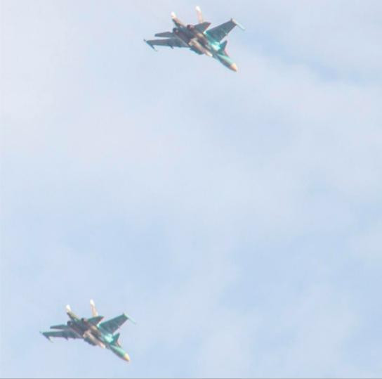 Hai chiếc máy bay chiến đấu ném bom Su-34 Nga tiến hành không kích ở Syria Hai chiếc máy bay chiến đấu ném bom Su-34 Nga tiến hành không kích ở Syria
