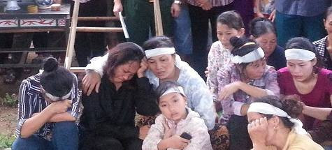 Nỗi đau đớn của người nhà Liệt sỹ Trung úy Nguyễn Công Hợi khi "đón" anh về đất mẹ Nỗi đau đớn của người nhà Liệt sỹ Trung úy Nguyễn Công Hợi khi "đón" anh về đất mẹ