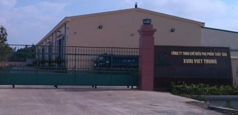 Công ty TNHH Chế biến phụ phẩm thủy sản Xuri Việt – Trung đặt ngay bên cạnh khu dân cư nên ô nhiễm do đơn vị này gây ra đã ảnh hưởng trực tiếp đến cuộc sống sinh hoạt của người dân nơi đây Công ty TNHH Chế biến phụ phẩm thủy sản Xuri Việt – Trung đặt ngay bên cạnh khu dân cư nên ô nhiễm do đơn vị này gây ra đã ảnh hưởng trực tiếp đến cuộc sống sinh hoạt của người dân nơi đây