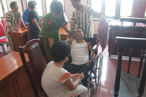 Mặc dù bị bại liệt từ nhỏ sức khoẻ đã khánh kiệt nhưng Thiệt vẫn âm thầm trong một thời gian dài đưa cái chết trắng gieo rắc khắp nơi