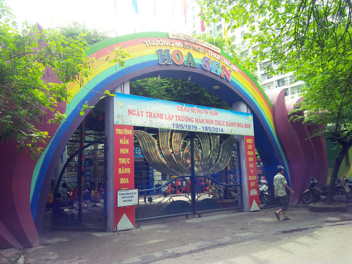 Trường cấp tốc “xóa sổ” lớp đang học, phụ huynh cuống cuồng lo sợ ảnh 1