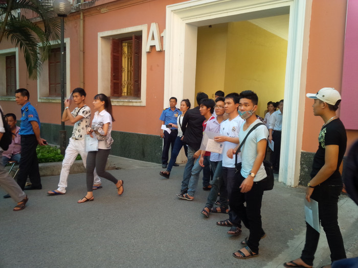 Thí sinh hoàn thành buổi làm thủ tục tại Đại học Thủy lợi. Ảnh Xuân Trung Thí sinh hoàn thành buổi làm thủ tục tại Đại học Thủy lợi. Ảnh Xuân Trung