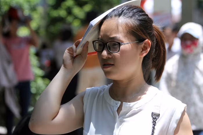 Thí sinh dự thi đánh giá năng lực chiều ngày 1/6. Ảnh Xuân Trung