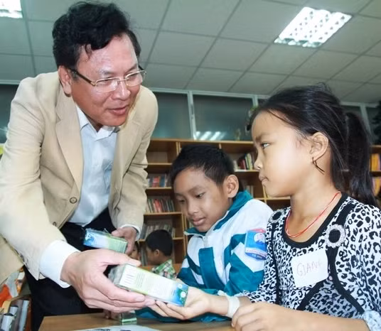 Bộ trưởng Phạm Vũ Luận thăm Lớp học Hy vọng 