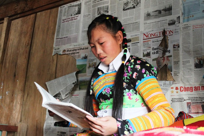 Nhờ nỗ lực triệt phá cây thuốc phiện của các cấp uỷ chính quyền, vùng đất nơi rẻo cao sương phủ đang dần thay da đổi thịt. Việc cho con đi học để thoát nghèo đã được người dân đưa lên hàng đầu. Nhưng sự học trong cái đói, cái nghèo còn vương vít, thì luôn hàm chứa nhiều câu chuyện cảm động. >>Chùm ảnh: Bản hiếu học ở cuối trời Tây Bắc >>1001 nỗi khổ của những đứa trẻ ở tuổi đến trường >>Chùm ảnh: Phiêu cùng xe tự chế của học trò vùng cao Nhờ nỗ lực triệt phá cây thuốc phiện của các cấp uỷ chính quyền, vùng đất nơi rẻo cao sương phủ đang dần thay da đổi thịt. Việc cho con đi học để thoát nghèo đã được người dân đưa lên hàng đầu. Nhưng sự học trong cái đói, cái nghèo còn vương vít, thì luôn hàm chứa nhiều câu chuyện cảm động. >>Chùm ảnh: Bản hiếu học ở cuối trời Tây Bắc >>1001 nỗi khổ của những đứa trẻ ở tuổi đến trường >>Chùm ảnh: Phiêu cùng xe tự chế của học trò vùng cao