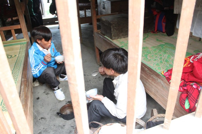 >>Chùm ảnh: Bản hiếu học ở cuối trời Tây Bắc >>1001 nỗi khổ của những đứa trẻ ở tuổi đến trường >>Chùm ảnh: Phiêu cùng xe tự chế của học trò vùng cao >>Chùm ảnh: Bản hiếu học ở cuối trời Tây Bắc >>1001 nỗi khổ của những đứa trẻ ở tuổi đến trường >>Chùm ảnh: Phiêu cùng xe tự chế của học trò vùng cao