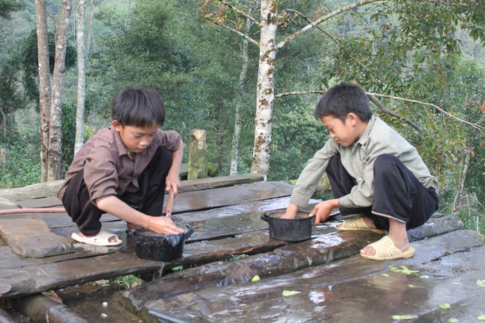 Các em phải tự tập thói quen sinh hoạt ngay từ nhỏ, mọi công việc có thể làm được. >>Chùm ảnh: Bản hiếu học ở cuối trời Tây Bắc >>1001 nỗi khổ của những đứa trẻ ở tuổi đến trường >>Chùm ảnh: Phiêu cùng xe tự chế của học trò vùng cao Các em phải tự tập thói quen sinh hoạt ngay từ nhỏ, mọi công việc có thể làm được. >>Chùm ảnh: Bản hiếu học ở cuối trời Tây Bắc >>1001 nỗi khổ của những đứa trẻ ở tuổi đến trường >>Chùm ảnh: Phiêu cùng xe tự chế của học trò vùng cao