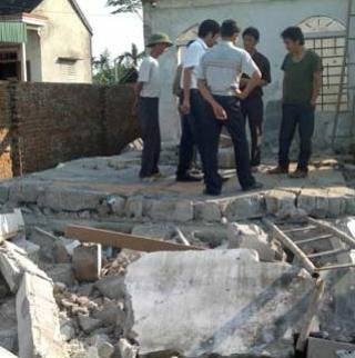 Hiện trường vụ sập tường nhà ngày 10/11 Hiện trường vụ sập tường nhà ngày 10/11