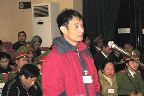 Trịnh Nguyên Thủy sinh ngày 27/12/1958, quê gốc tại xã Sai Nga, huyện Cẩm Khê, tỉnh Phú Thọ, tuy nhiên, thời gian y sinh sống ở đây không lâu mà chuyển về Yên Bái định cư. Thủy đã có 2 tiền sự về hành vi vận chuyển và tiêu thụ ma túy. Sau khi "phất lên" nhờ những thương vụ hêrôin nổi đình nổi đám trong "làng" ma túy Tây Bắc, vào năm 2001, Thủy đã đưa gia đình về định cư tại Hà Nội, thành lập Công ty TNHH Đầu tư và Phát triển Sơn Thủy với số vốn điều lệ là 3 tỷ đồng, mở ra hàng chục dịch vụ, ngành nghề kinh doanh với một mục tiêu quan trọng nhất là "rửa tiền". Trịnh Nguyên Thủy sinh ngày 27/12/1958, quê gốc tại xã Sai Nga, huyện Cẩm Khê, tỉnh Phú Thọ, tuy nhiên, thời gian y sinh sống ở đây không lâu mà chuyển về Yên Bái định cư. Thủy đã có 2 tiền sự về hành vi vận chuyển và tiêu thụ ma túy. Sau khi "phất lên" nhờ những thương vụ hêrôin nổi đình nổi đám trong "làng" ma túy Tây Bắc, vào năm 2001, Thủy đã đưa gia đình về định cư tại Hà Nội, thành lập Công ty TNHH Đầu tư và Phát triển Sơn Thủy với số vốn điều lệ là 3 tỷ đồng, mở ra hàng chục dịch vụ, ngành nghề kinh doanh với một mục tiêu quan trọng nhất là "rửa tiền".