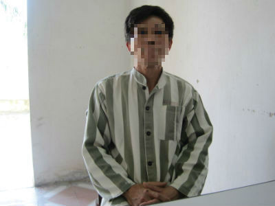 Phạm Quốc Hào đã cưỡng hiếp chính ba đứa con gái của mình. Bị bắt vào tù nhưng hắn vẫn luôn cho rằng hắn bị vợ con cho vào bẫy. Hắn luôn ngụy biện rằng cha con chỉ âu yếm, vuốt ve nhau. Tội ác của hắn đã bị pháp luật xử lý. Nhưng hình như hắn không hề ăn năn hối cải, và với hắn, hắn luôn tự hào về thành tích tán gái của mình. Cảm giác tội lỗi với những đứa con hình như chưa bao giờ tồn tại đối với người cha đồi bại này. Ảnh: Đối tượng Phạm Quốc Hào.