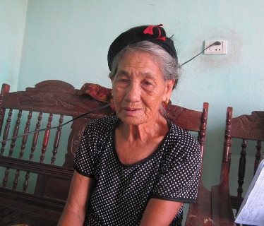 Mẹ Linh (mẹ liệt sỹ Hồ Văn Nuôi) đau đớn khi kể về chuyện người chồng của mình xót con hy sinh nơi đảo xa mà sinh bệnh Mẹ Linh (mẹ liệt sỹ Hồ Văn Nuôi) đau đớn khi kể về chuyện người chồng của mình xót con hy sinh nơi đảo xa mà sinh bệnh