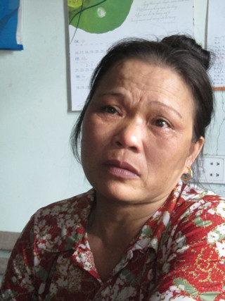 Vợ liệt sỹ Phan Huy Sơn đã khóc khi kể lại bức thư cuối của chồng mình gửi về chỉ và ngày trước lúc hy sinh Vợ liệt sỹ Phan Huy Sơn đã khóc khi kể lại bức thư cuối của chồng mình gửi về chỉ và ngày trước lúc hy sinh