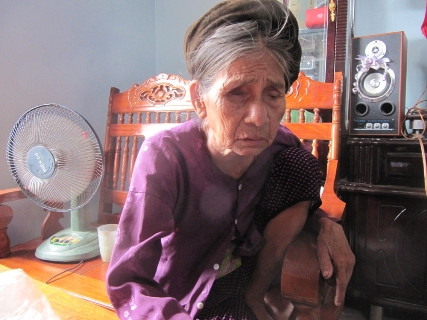 Mỗi khi nói về đưa con trai liệt sĩ Đậu Xuân Tư mẹ Nhơn lại rơi nước mắt thương nhớ Mỗi khi nói về đưa con trai liệt sĩ Đậu Xuân Tư mẹ Nhơn lại rơi nước mắt thương nhớ