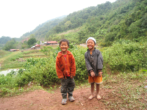 Nụ cười hồn nhiên của trẻ em Hà Nhì Nụ cười hồn nhiên của trẻ em Hà Nhì