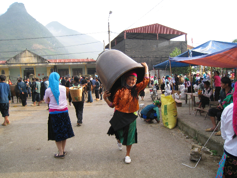 Bận rộn với những hàng hóa Bận rộn với những hàng hóa