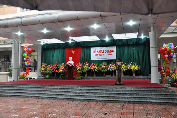 Buổi khai giảng sân trường không có học sinh do thời tiết mưa lớn. Buổi khai giảng sân trường không có học sinh do thời tiết mưa lớn.