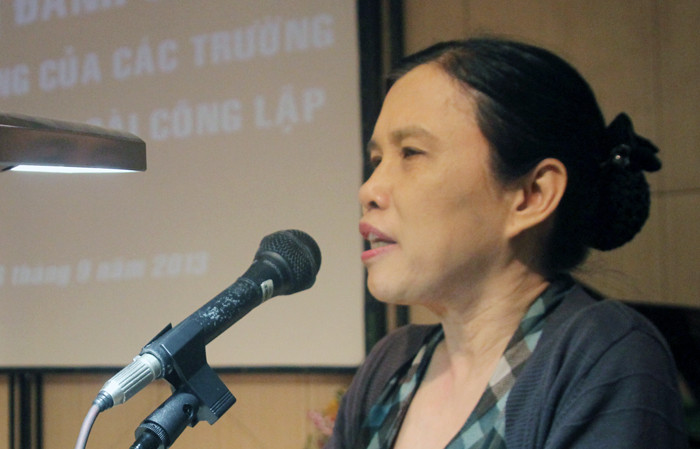 Bà Bùi Trân Phượng, hiệu trưởng Trường ĐH Hoa Sen cho biết, các trường NCL không phải chỉ có nhiệm vụ huy động tiền bạc từ xã hội để làm giáo dục cùng với nhà nước, mà trường NCL là huy động mọi nguồn lực từ xã hội làm giáo dục. Ảnh Xuân Trung Bà Bùi Trân Phượng, hiệu trưởng Trường ĐH Hoa Sen cho biết, các trường NCL không phải chỉ có nhiệm vụ huy động tiền bạc từ xã hội để làm giáo dục cùng với nhà nước, mà trường NCL là huy động mọi nguồn lực từ xã hội làm giáo dục. Ảnh Xuân Trung