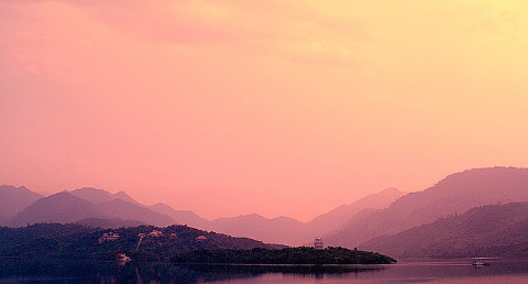 Chiều vàng trên Trúc Lâm Bạch Mã, Thừa Thiên Huế. Chiều vàng trên Trúc Lâm Bạch Mã, Thừa Thiên Huế.