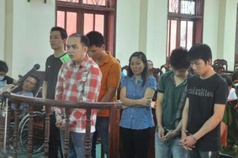 Các đối tượng trong đường dây ma tuý của trùm ma tuý Trần Tuấn Anh cũng phải bước ra vành móng ngựa lãnh án Các đối tượng trong đường dây ma tuý của trùm ma tuý Trần Tuấn Anh cũng phải bước ra vành móng ngựa lãnh án