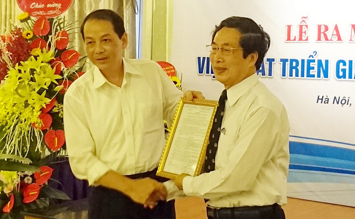 PGS. Nghiêm Đình Vỳ được giao làm Viện trưởng. PGS. Nghiêm Đình Vỳ được giao làm Viện trưởng.