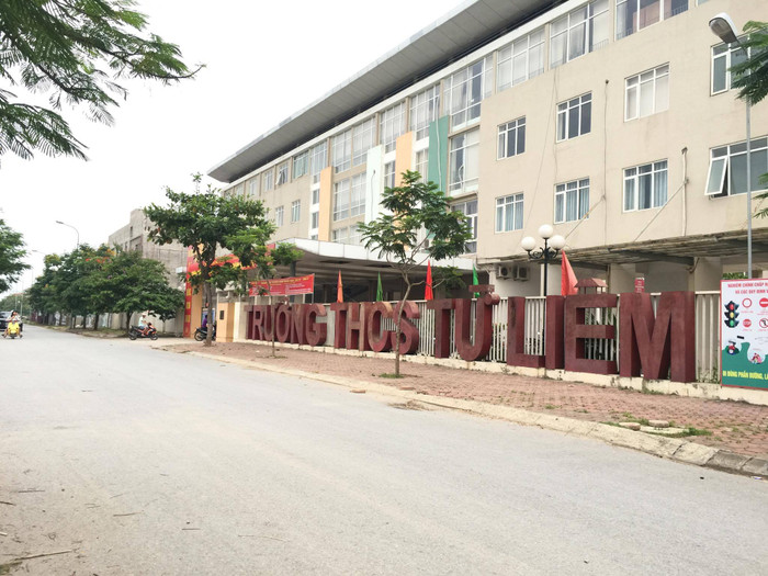 Trường THCS chất lượng cao Nam Từ Liêm được đầu tư xây dựng hàng trăm tỷ. Ảnh Phương Thảo Trường THCS chất lượng cao Nam Từ Liêm được đầu tư xây dựng hàng trăm tỷ. Ảnh Phương Thảo