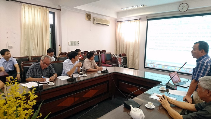 Hiệu trưởng Đại học Thăng Long trình bày về phần mềm. Hiệu trưởng Đại học Thăng Long trình bày về phần mềm.