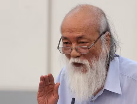 PGS. Văn Như Cương, cần phải xác định rõ "nhiều bộ sách giáo khoa hay nhiều sách giáo khoa". PGS. Văn Như Cương, cần phải xác định rõ "nhiều bộ sách giáo khoa hay nhiều sách giáo khoa".