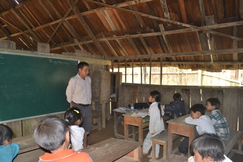 Một buổi học của học sinh điểm lẻ bản Huồi Mới 1 ( ảnh Xuân Hòa) Một buổi học của học sinh điểm lẻ bản Huồi Mới 1 ( ảnh Xuân Hòa)